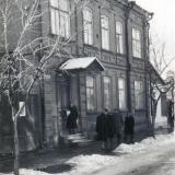 Краснодар. Улица Гоголя, дом 48. (вид здания полностью), конец 60-х годов.