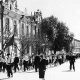 Краснодар. Школьники сш № 36 на первомайской демонстрации, 1963 год