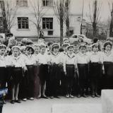 Краснодар. Приём в пионеры третьеклассников школы №56 у памятника Ленину возле ДК КСК, 1969 год.