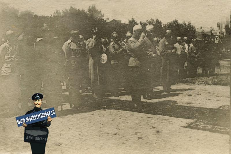 Екатеринодар. 4 августа. Молебен на соборной площади 1918 год.