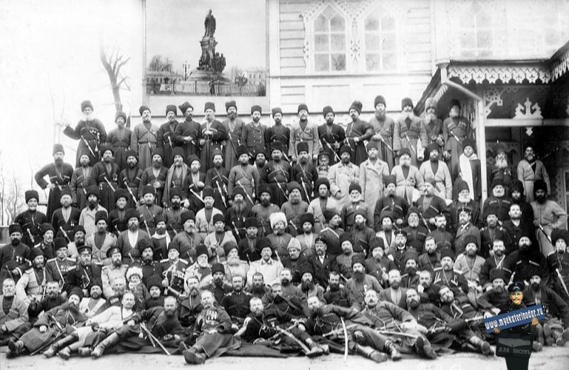 Екатеринодар. Атаманы станичных отделов Кубани, прибывшие на Всекубанскую Раду