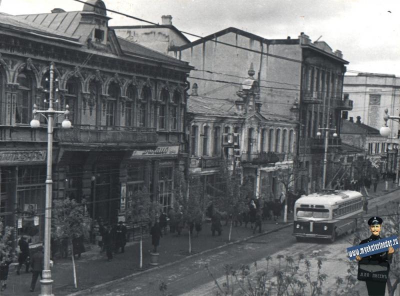 Краснодар. Улица Сталина между улицами Ворошилова и Гоголя, вид на северо-запад. 6 апреля 1952 года