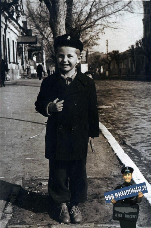 Краснодар. В марте 1955 года на улице Клары Цеткин.