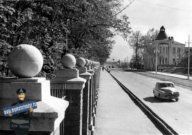 Краснодар. Реконструированная улица Захарова. 1951 год.