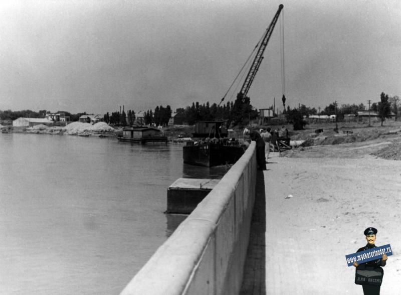Краснодар. Строительство набережной, 12 мая 1966 года. Краснодар. Строительство набережной, 12 мая 1966 года.
