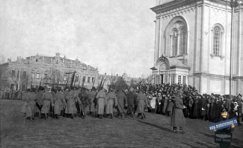 Екатеринодар. Смотр на площади у Белого собора. Зима 1919 года.