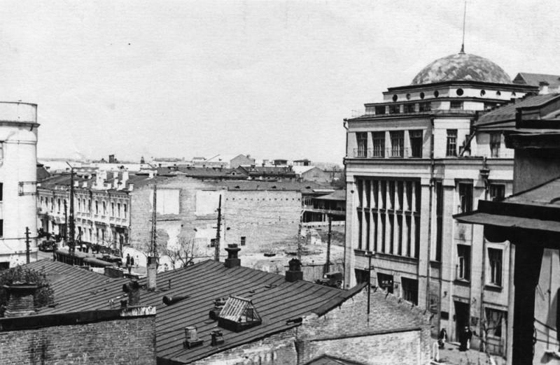 Угол улиц Красной и Гоголя, 1947 - 1949 годы Угол улиц Красной и Гоголя, 1947 - 1949 годы