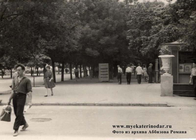 Краснодар. Угол улиц Красной и Ленина (Соборной), вид на север, начало 60-х