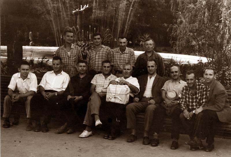 Краснодар. 1962 г. Парк Горького. Рабочие инструментального цеха з-да им. Седина. Краснодар. 1962 г. Парк Горького. Рабочие инструментального цеха з-да им. Седина.