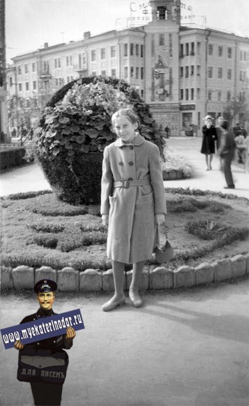 Краснодар. Цветник "Победа" на углу Красной и Мира. 1961 год Краснодар. Цветник "Победа" на углу Красной и Мира. 1961 год