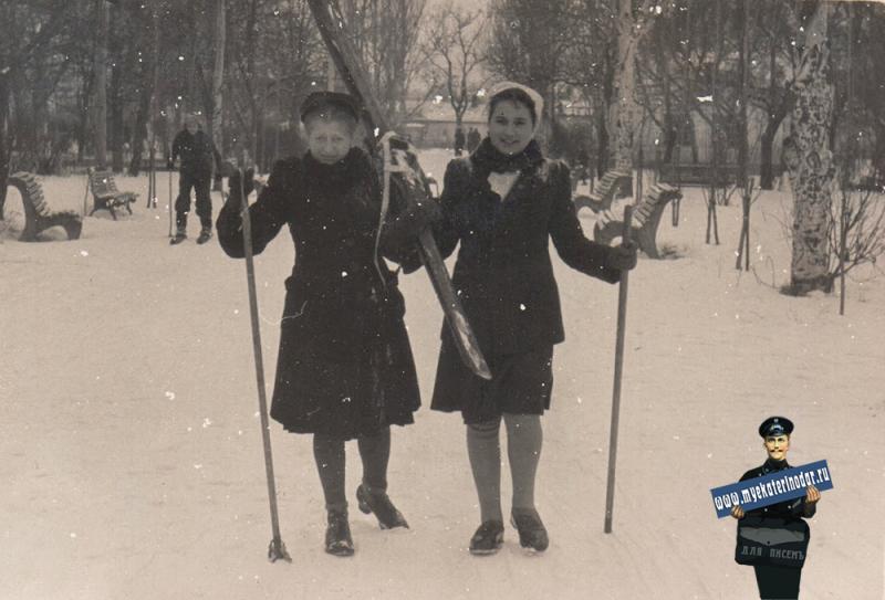 Краснодар. Горпарк. 22 января 1950 года. Березовая аллея Краснодар. Горпарк. 22 января 1950 года. Березовая аллея