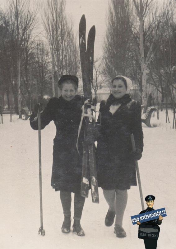 Краснодар. Горпарк. 22 января 1950 года. Березовая аллея Краснодар. Горпарк. 22 января 1950 года. Березовая аллея