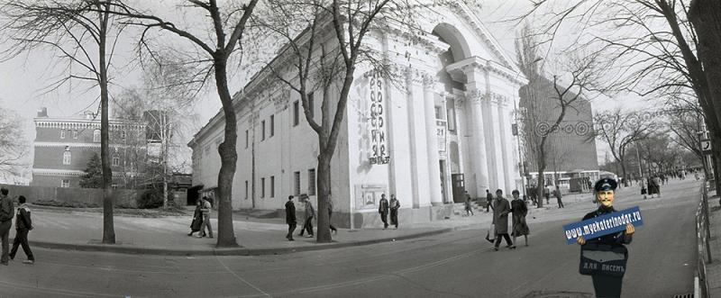 Краснодар. Кинотеатр "Россия". 1987 год Краснодар. Кинотеатр "Россия". 1987 год