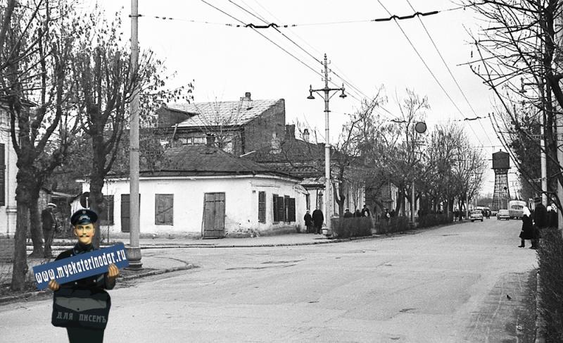 Краснодар. На перекрёстке улиц Шаумяна и Клары Цеткин, январь 1967 год. Фото 1