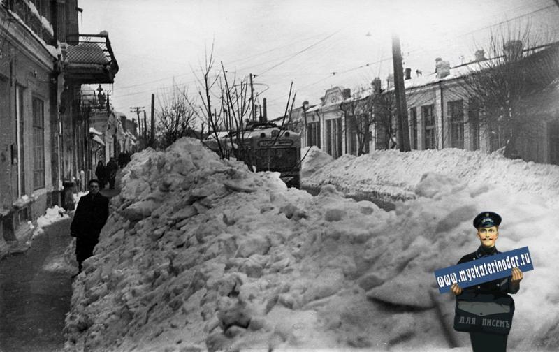 Краснодар. На улице Коммунаров, вид на юг. Снежная зима 1954 года.