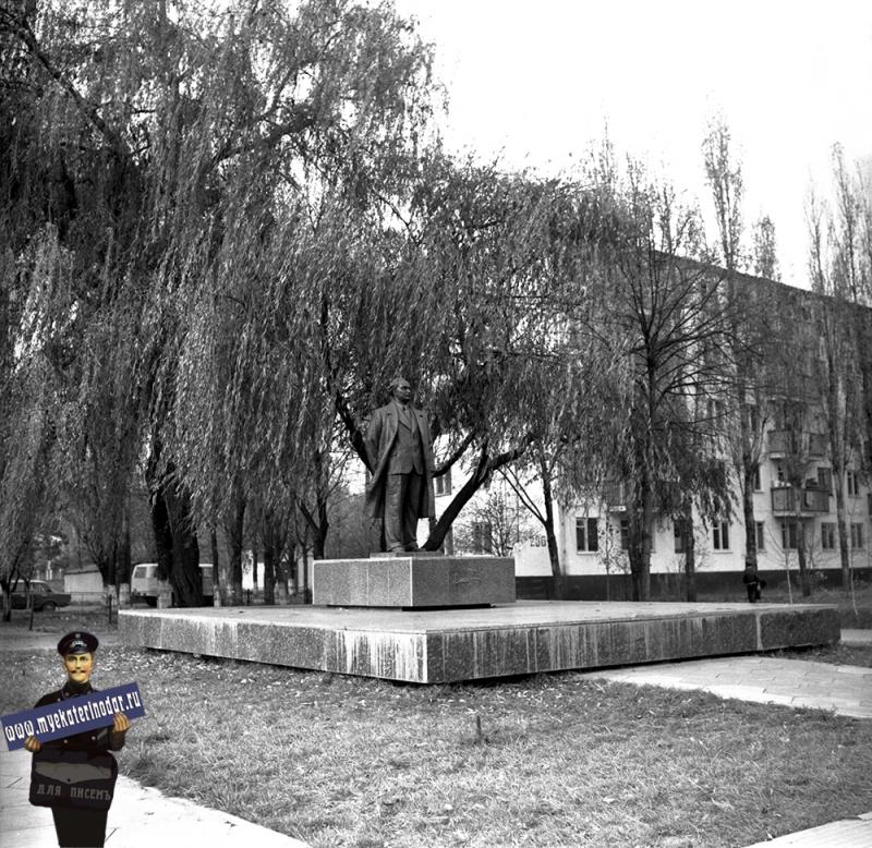 Краснодар. Памятник Георгию Димитрову. 1980 год