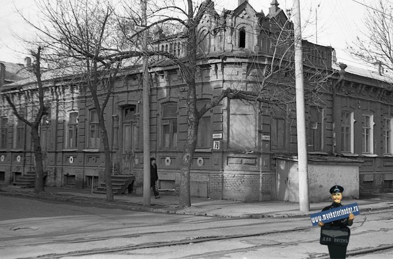 Фото на коммунаров краснодар Краснодар. Перекресток ул. Коммунаров и Гимназической, вид на север, 1979 год