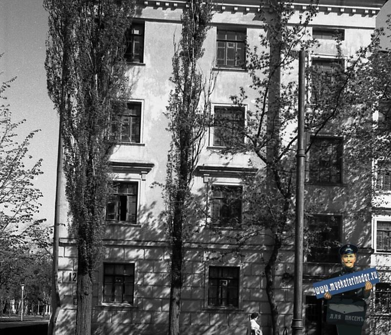 Краснодар. Улица Октябрьская № 12 (вид левой части, фото 1)