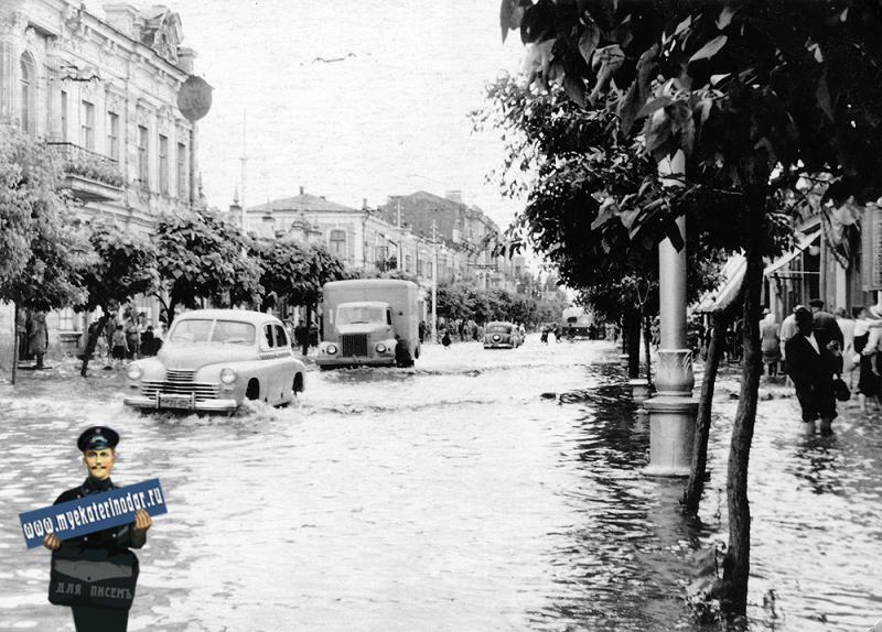 Краснодар. Улица Сталина после дождя, 4 июня 1954 года.