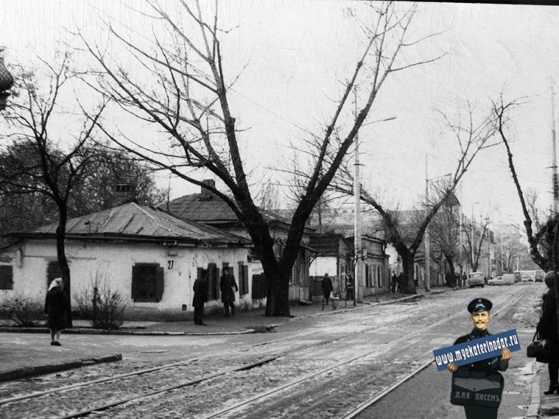 Краснодар. Вид улицы Гоголя с перекрёстка с улицей Янковского Краснодар. Вид улицы Гоголя с перекрёстка с улицей Янковского
