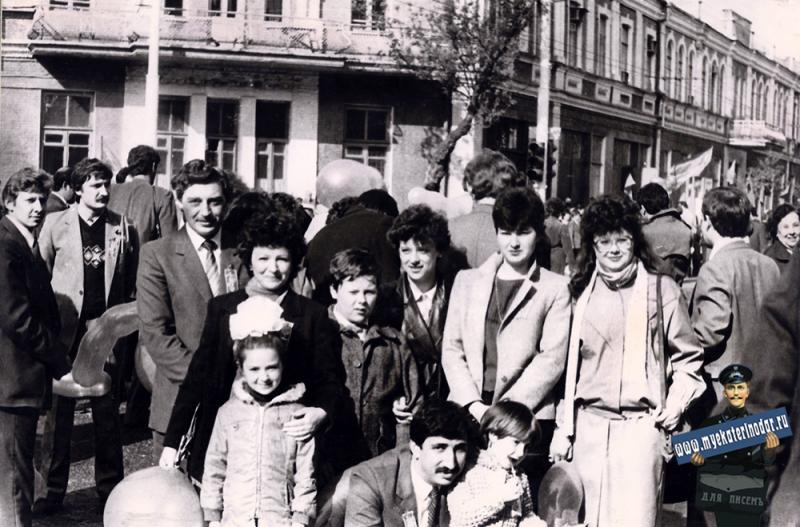 Краснодар. На первомайской демонстрации 1 мая 1985 года.