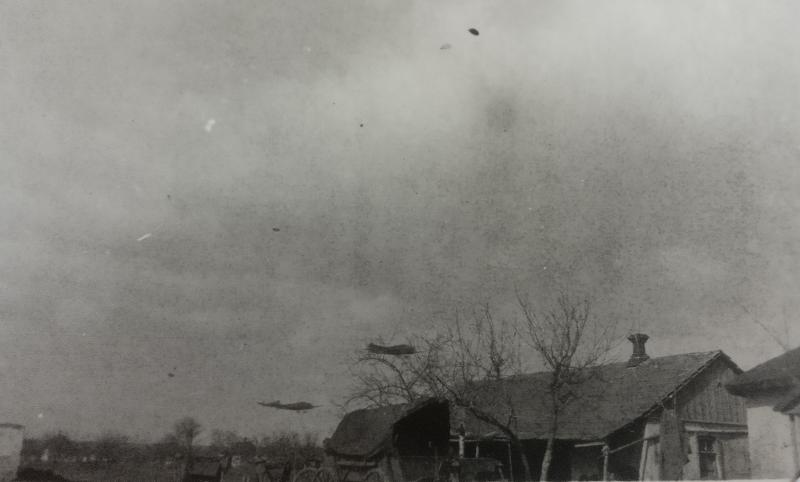 Окраина Краснодара, осень 1942 #3 самолёты