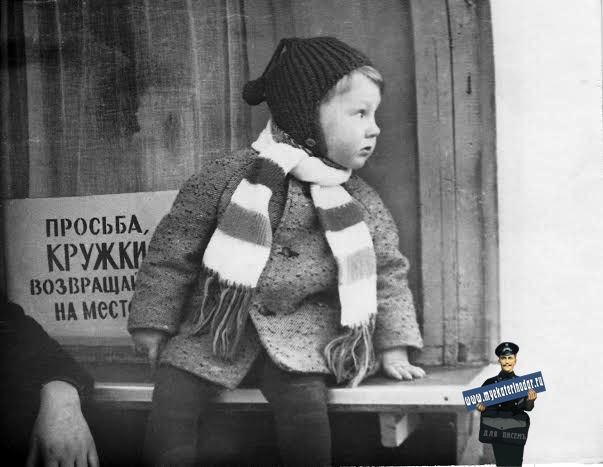 Краснодар. Угол улиц Пушкина и Октябрьской. На прилавке. Ноябрь 1973 года. Краснодар. Угол улиц Пушкина и Октябрьской. На прилавке. Ноябрь 1973 года.