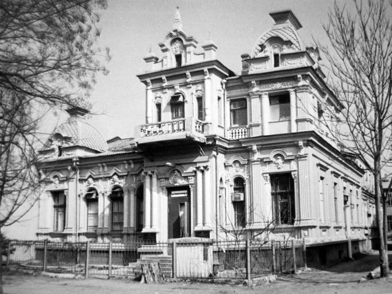 Краснодар. Улица Коммунаров, дом 8. Краснодар. Улица Коммунаров, дом 8.