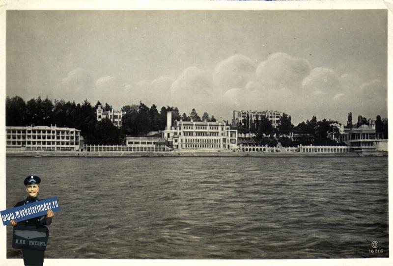 Сочи. Гостиница "Кавказская Ривьера". Общий вид с моря, 1937 год Сочи. Гостиница "Кавказская Ривьера". Общий вид с моря, 1937 год